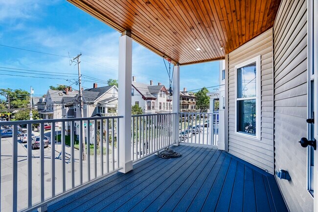 27 Linden St, Unit 2 in Boston, MA - Building Photo - Building Photo