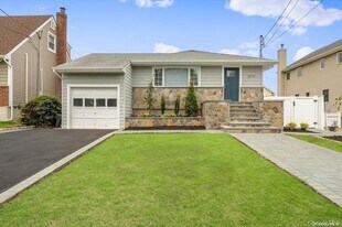 2711 Anthony Ave in Bellmore, NY - Building Photo