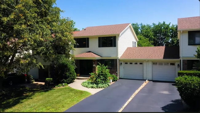 property at 7S485 Lynn Dr