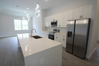 1377 Harper Blvd SW in Palm Bay, FL - Foto de edificio - Building Photo