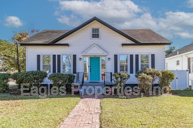 property at 512 N Pineview Ave