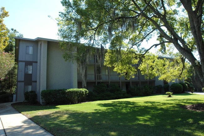 The Oaks Apartments in Gainesville, FL - Foto de edificio - Building Photo