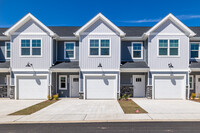 Whisper Creek Village in Milton, FL - Foto de edificio - Building Photo