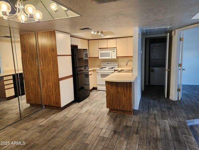 1820 E Morten Ave in Phoenix, AZ - Building Photo - Building Photo