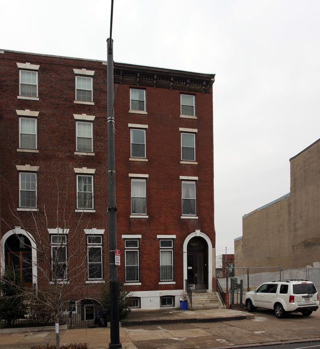 1305 S Broad St in Philadelphia, PA - Building Photo - Building Photo