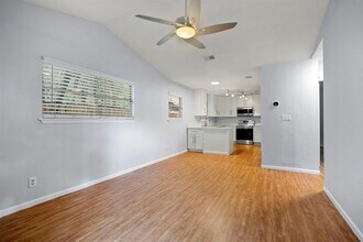 121 Nance St in San Marcos, TX - Building Photo - Building Photo