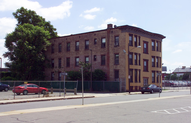 9 York St in Springfield, MA - Foto de edificio - Building Photo