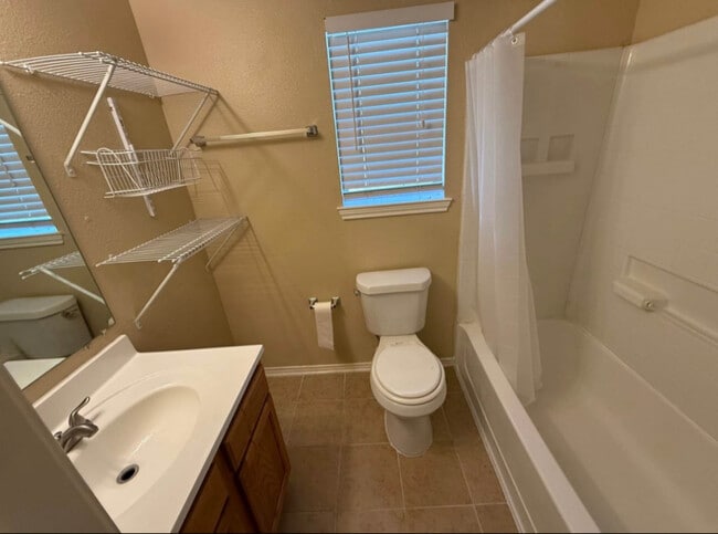 6739 Freedom Oaks in San Antonio, TX - Foto de edificio - Building Photo