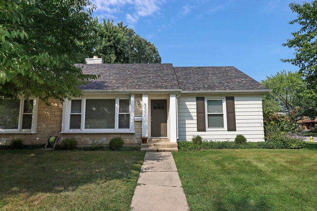 500 W Pacific Ave, Unit 500 W Pacific Ave in Waukegan, IL - Foto de edificio - Building Photo