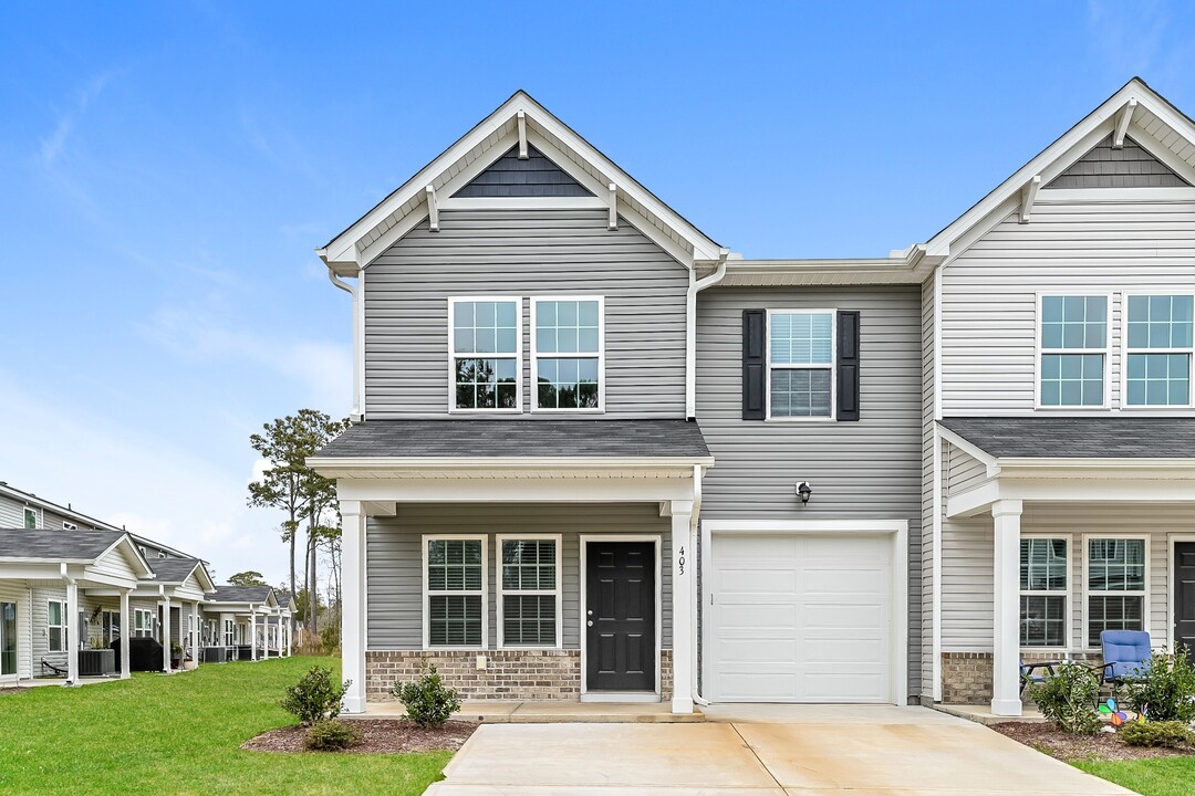 403 Trevally Ct in Southport, NC - Building Photo