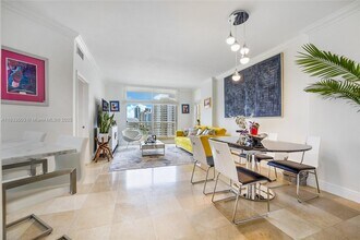 888 Brickell Key Dr, Unit 1802 in Miami, FL - Building Photo - Building Photo