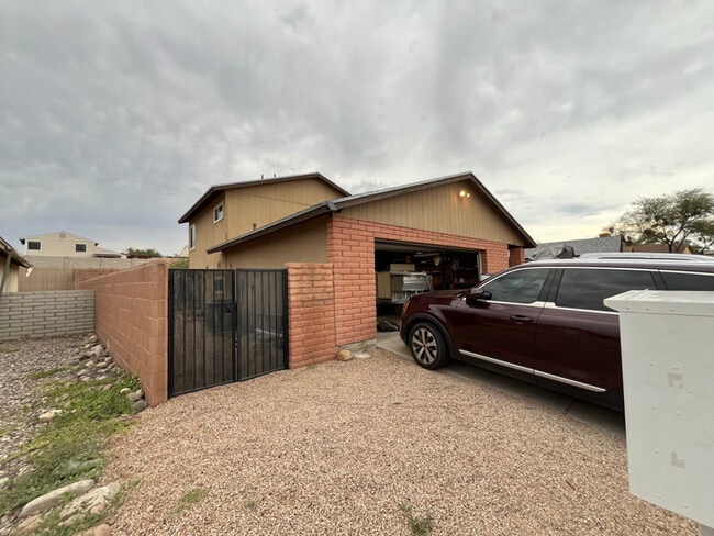 4560 W Dunn Pl in Tucson, AZ - Building Photo - Building Photo