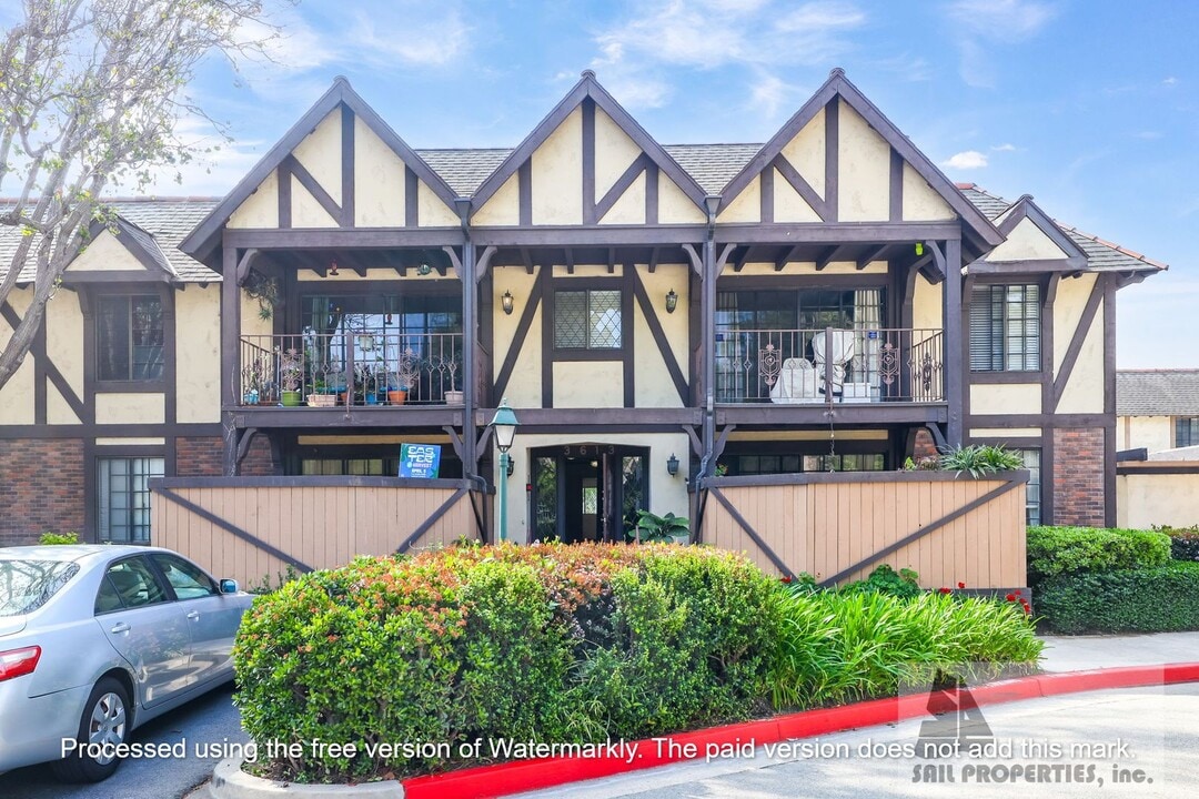 3613 S Bear St in Santa Ana, CA - Building Photo