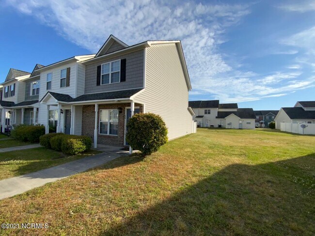 200 Bridgewood Dr in Jacksonville, NC - Building Photo - Building Photo