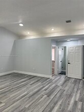 10057 NW 127th St in Hialeah, FL - Building Photo - Building Photo