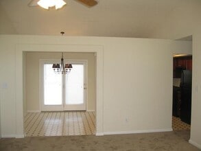 2561 Spring Valley Loop in Lexington, KY - Building Photo - Building Photo
