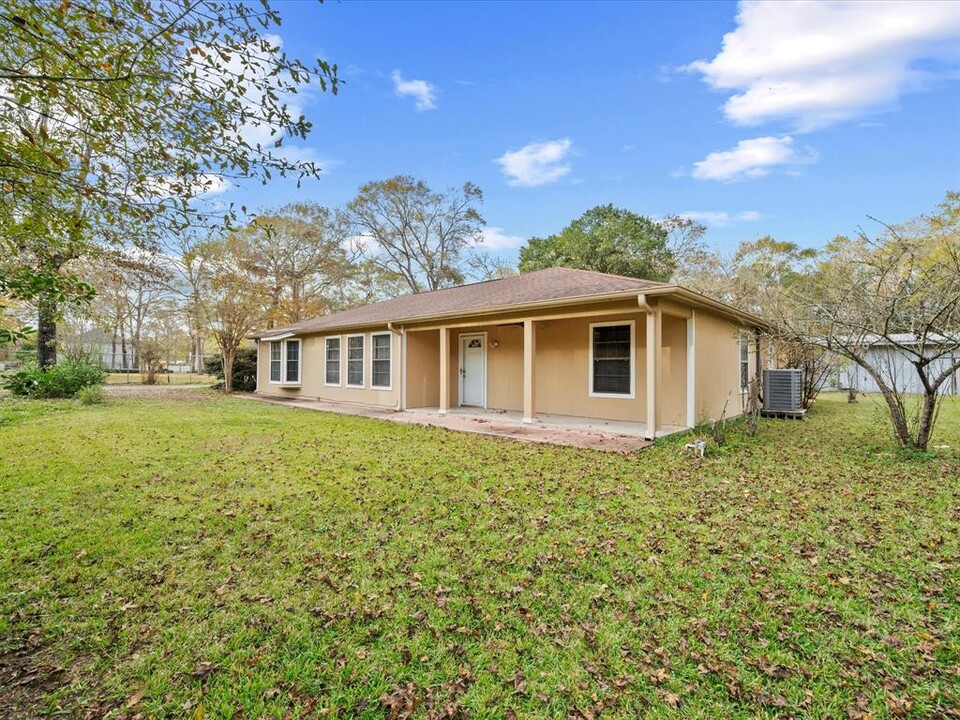 20939 Stevens in New Caney, TX - Building Photo