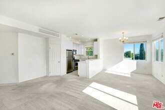 5430 Bellingham Ave in Los Angeles, CA - Building Photo - Building Photo