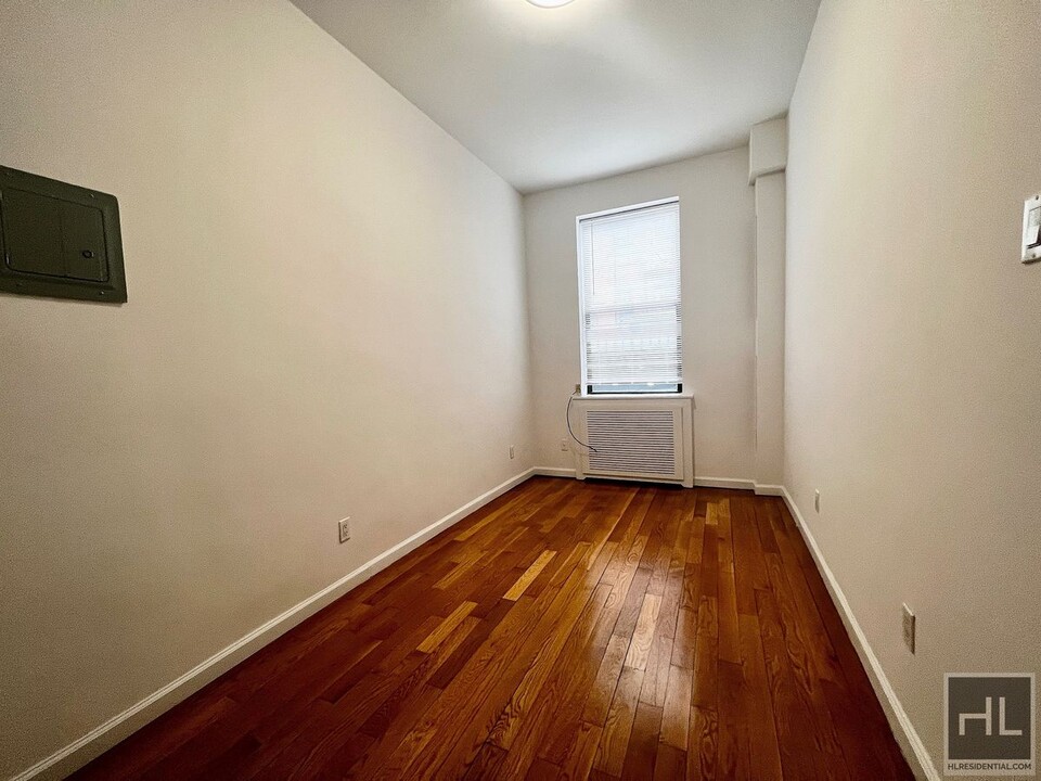WEST 11 STREET in New York, NY - Building Photo