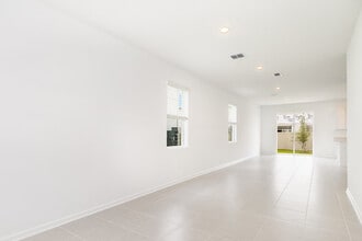 2618 Skyline Loop in Poinciana, FL - Foto de edificio - Building Photo