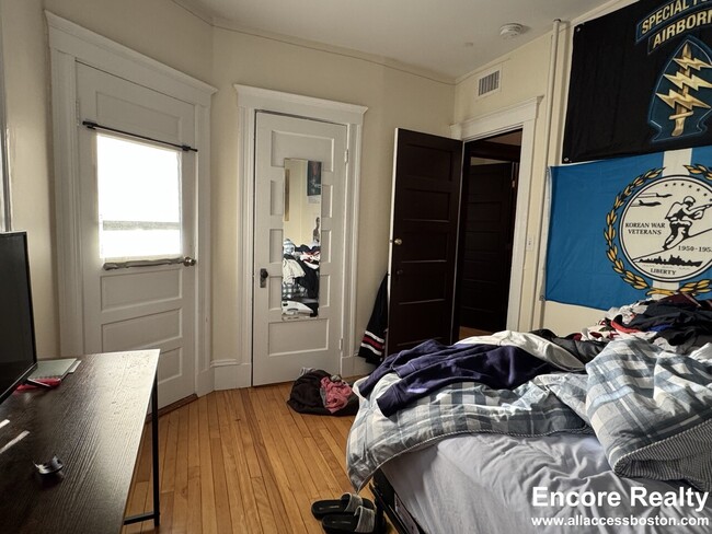 331 Faneuil St, Unit 2 in Boston, MA - Foto de edificio - Building Photo