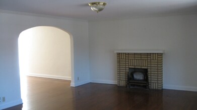 868 1/2 S Main St-Unit -Apt 1 in Findlay, OH - Building Photo - Building Photo