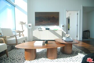 900 W Olympic Blvd in Los Angeles, CA - Building Photo - Building Photo