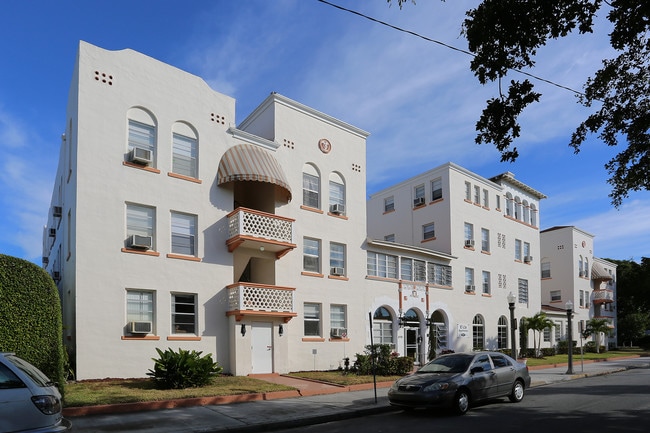 El Cid Apartments in West Palm Beach, FL - Foto de edificio - Building Photo