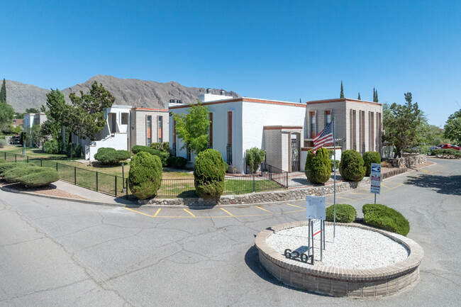 Sierra Del Sol in El Paso, TX - Foto de edificio - Building Photo