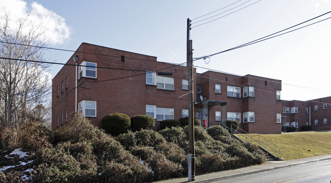 Walnut Plaza in McKeesport, PA - Building Photo