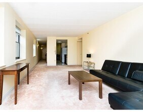 1933 Commonwealth Ave, Unit 409 in Boston, MA - Building Photo - Building Photo