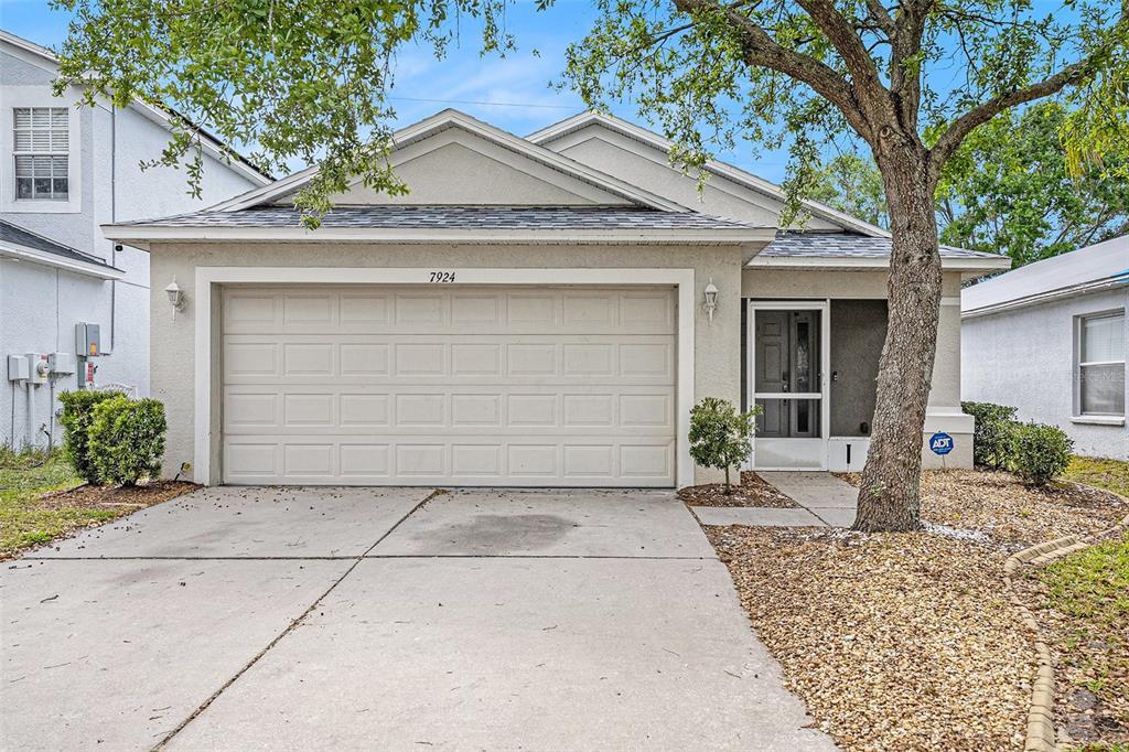7924 Carriage Pointe Dr in Gibsonton, FL - Building Photo