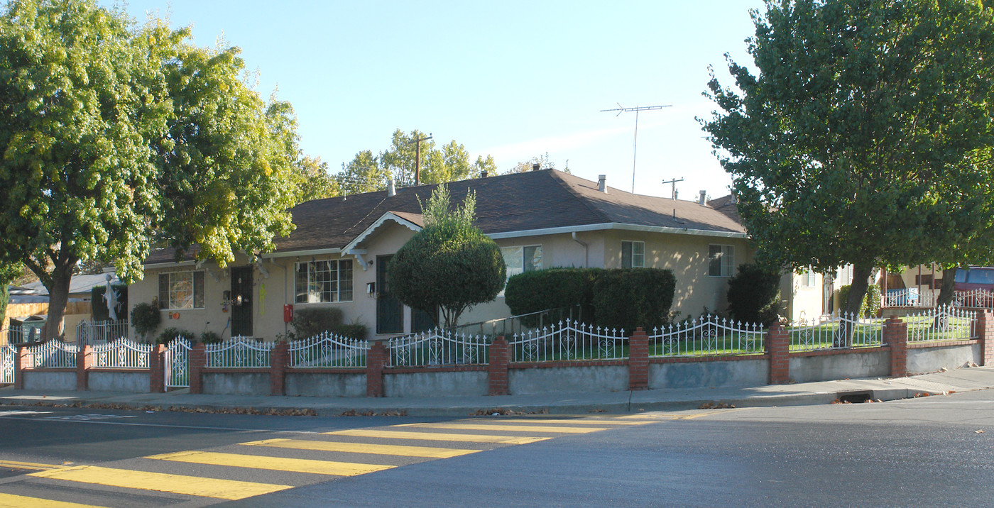 2295 Royal Dr in Santa Clara, CA - Building Photo