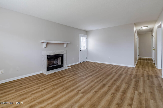 1309 Navarro Loop in Jacksonville, NC - Building Photo - Building Photo