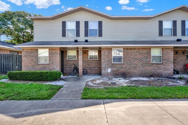 property at 215 Whispering Oaks Ct