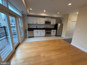 532 8th St SE, Unit 3 in Washington, DC - Building Photo - Building Photo