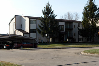 Washington Place Apartments in Clinton Township, MI - Building Photo - Building Photo