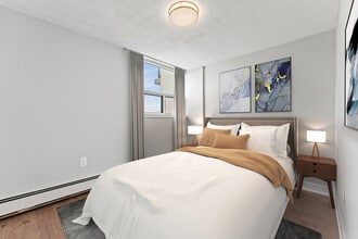Glenridge Avenue Apartments in St Catharines, ON - Building Photo - Building Photo