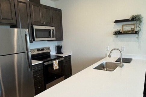 Jonmart Place in Salem, OR - Building Photo