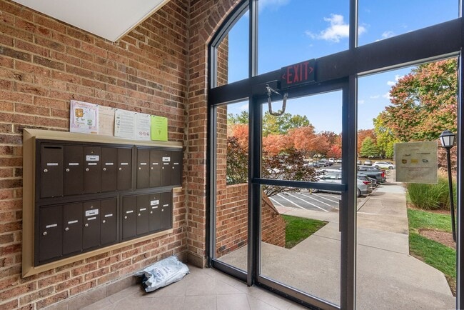 11315 Commonwealth Dr in Rockville, MD - Building Photo - Building Photo