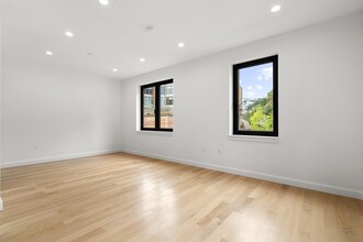 1618 Beacon St, Unit 3 in Brookline, MA - Foto de edificio - Building Photo