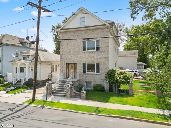 property at 504 E Blancke St