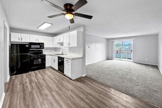 Cambridge Court Apartments in West Des Moines, IA - Foto de edificio - Building Photo