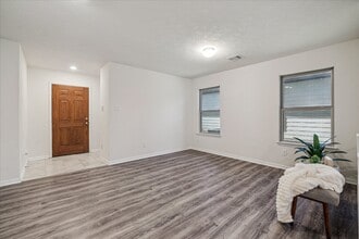 2542 White Bluff Ln in Houston, TX - Building Photo - Building Photo