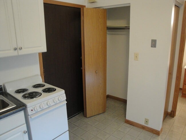 1522 Wisconsin Ave, Unit Apt 2 in Grafton, WI - Building Photo - Building Photo