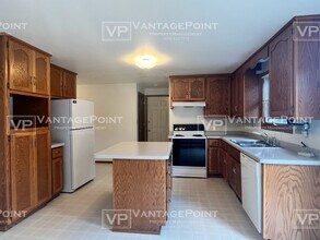 1025 Melody Dr in Green Bay, WI - Building Photo - Building Photo