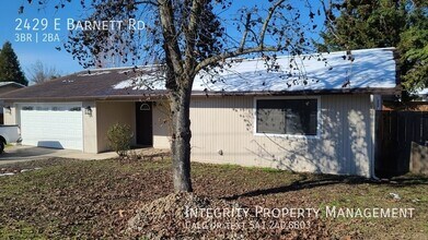 2429 E Barnett Rd in Medford, OR - Building Photo - Building Photo