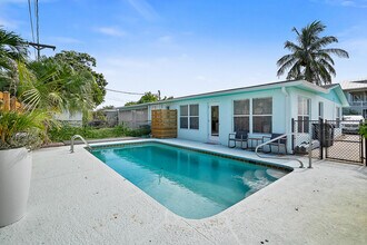 13 SE Sailfish Ln in Stuart, FL - Building Photo - Building Photo