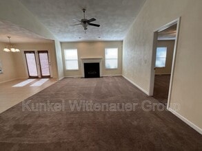 40 Oak Pointe Cir in Belleville, IL - Building Photo - Building Photo