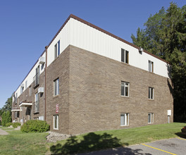 Edjwood Estates in St. Cloud, MN - Building Photo - Building Photo